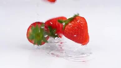 升格草莓新鲜水果丹东草莓落水视频的预览图